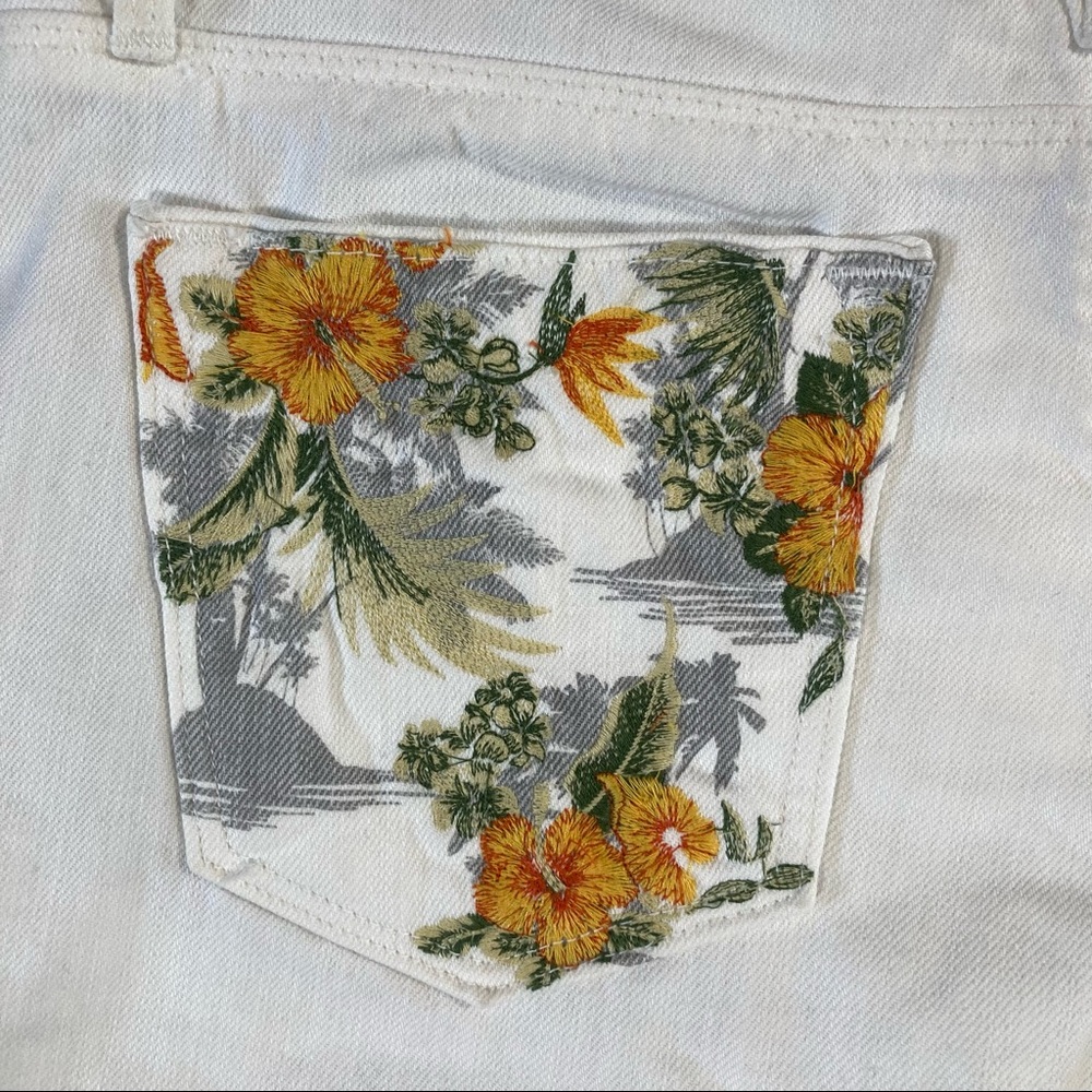 Cult of Individuality Women's Tantra Distressed Floral White Denim Shorts - Picture 6 of 9